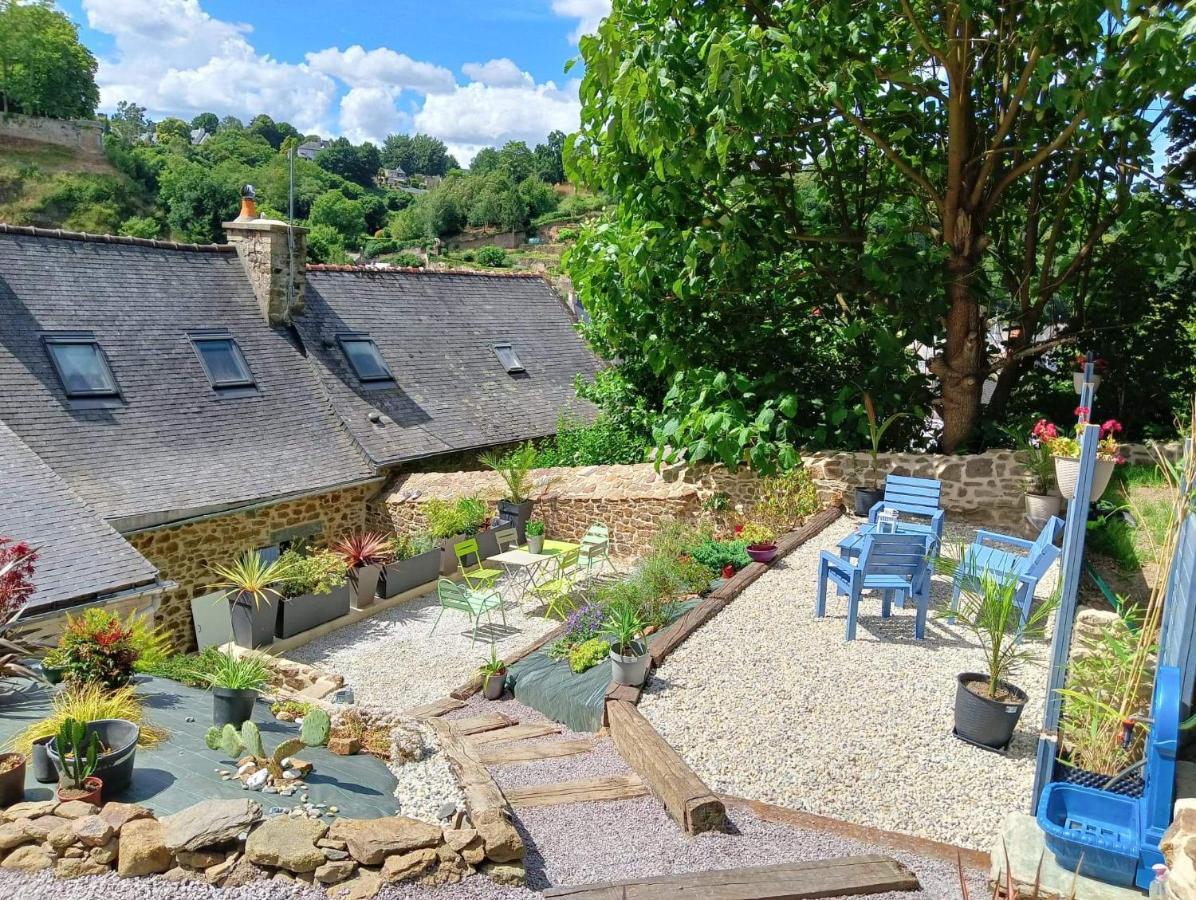 Chambre D'Hote Familiale De La Maison Bleue Lanvallay Bagian luar foto