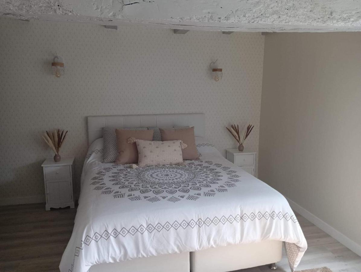 Chambre D'Hote Familiale De La Maison Bleue Lanvallay Bagian luar foto