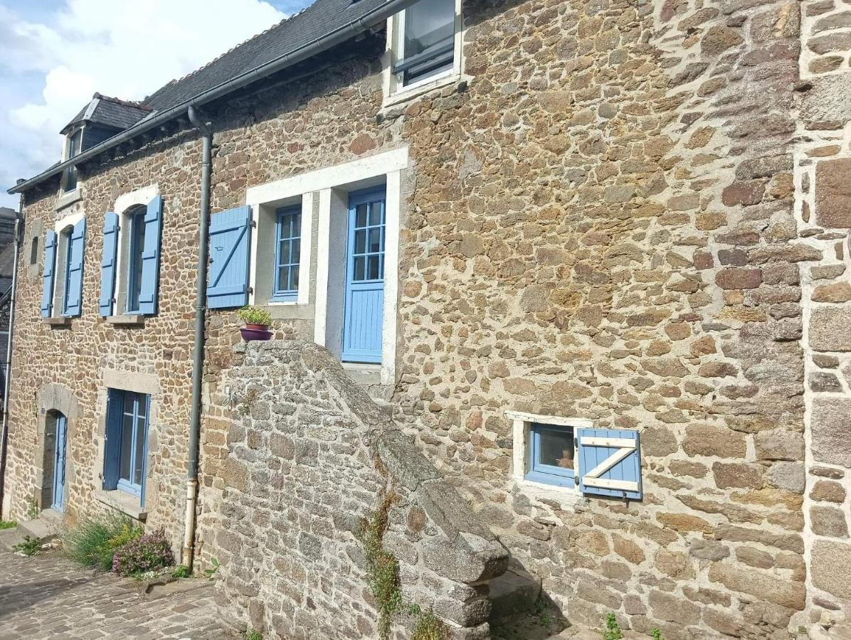 Chambre D'Hote Familiale De La Maison Bleue Lanvallay Bagian luar foto