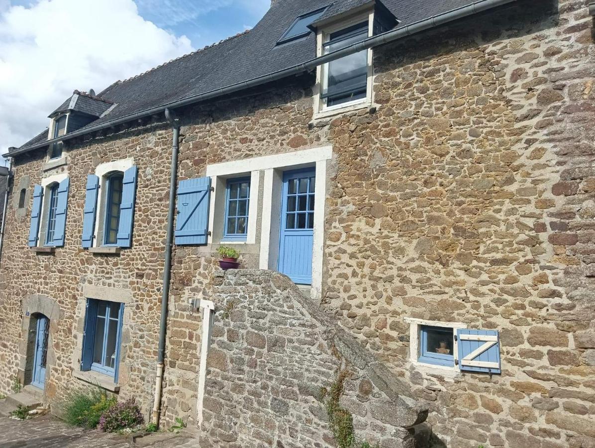 Chambre D'Hote Familiale De La Maison Bleue Lanvallay Bagian luar foto