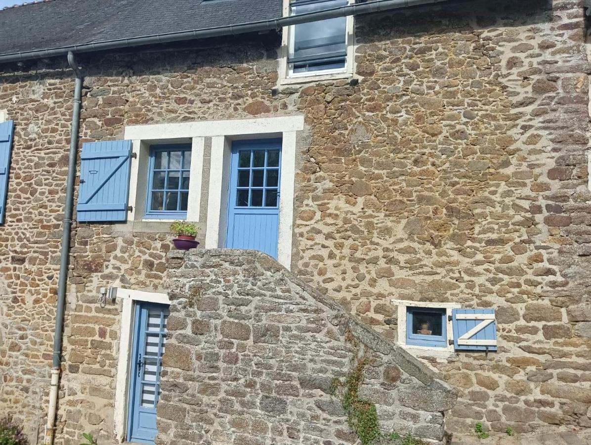 Chambre D'Hote Familiale De La Maison Bleue Lanvallay Bagian luar foto