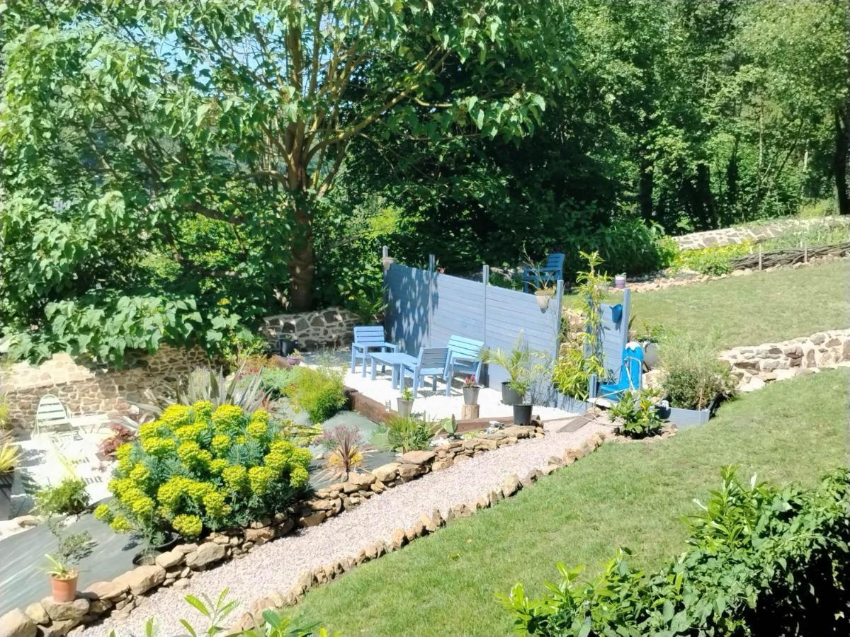 Chambre D'Hote Familiale De La Maison Bleue Lanvallay Bagian luar foto