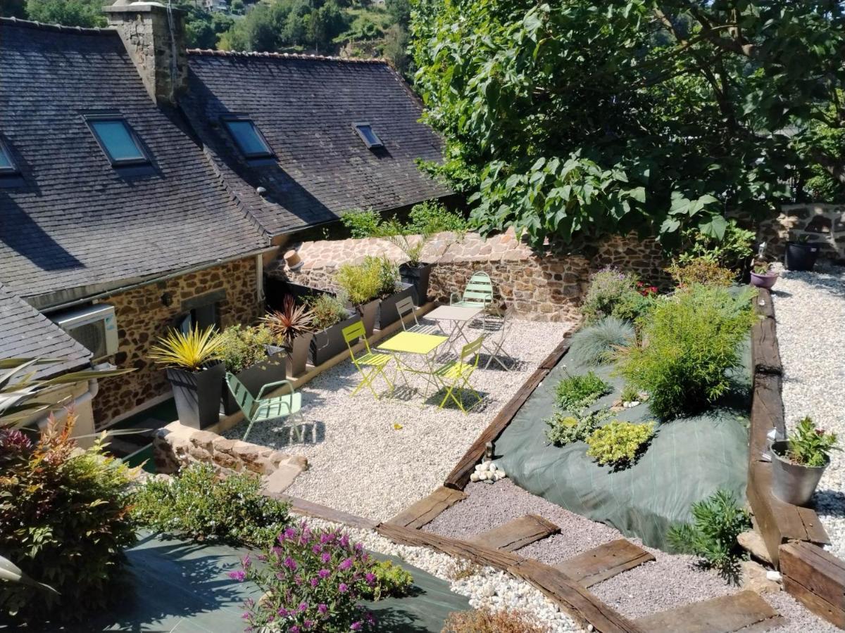 Chambre D'Hote Familiale De La Maison Bleue Lanvallay Bagian luar foto